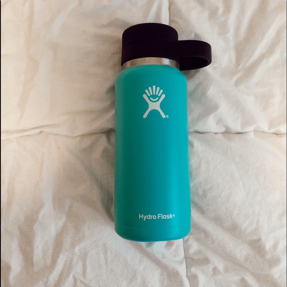 HYDRO FLASK water bottle